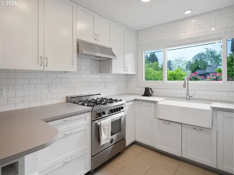 7462 N Alma Avenue Portland OR 97203