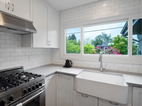 7462 N Alma Avenue Portland OR 97203