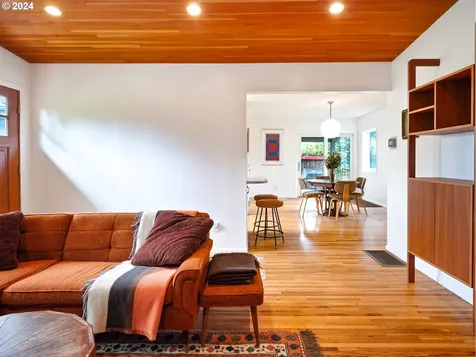 7462 N Alma Avenue Portland OR 97203