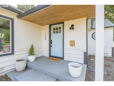 304 S College Street Newberg OR 97132