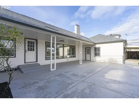 304 S College Street Newberg OR 97132