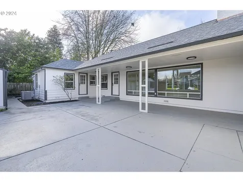 304 S College Street Newberg OR 97132