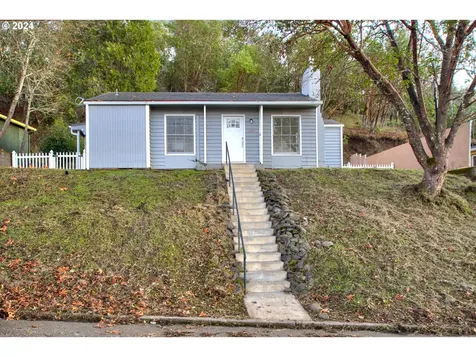 1329 NE Brooklyn Avenue Roseburg OR 97470