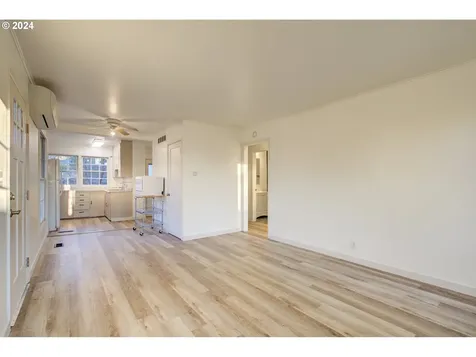 1329 NE Brooklyn Avenue Roseburg OR 97470