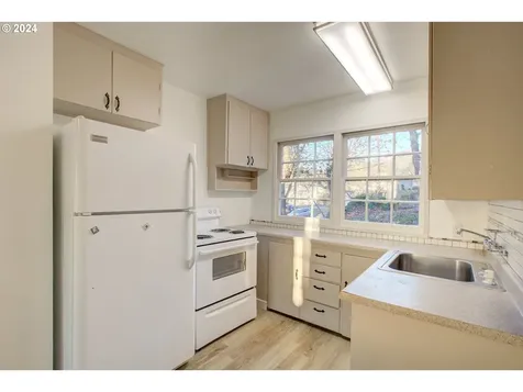 1329 NE Brooklyn Avenue Roseburg OR 97470