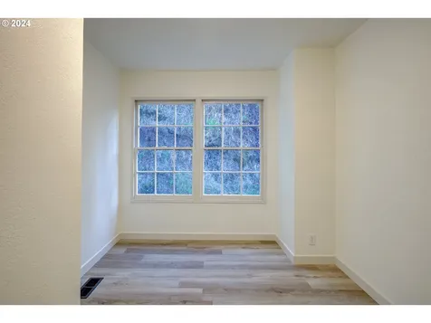 1329 NE Brooklyn Avenue Roseburg OR 97470