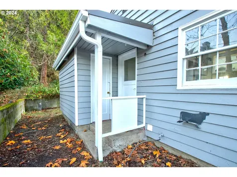 1329 NE Brooklyn Avenue Roseburg OR 97470