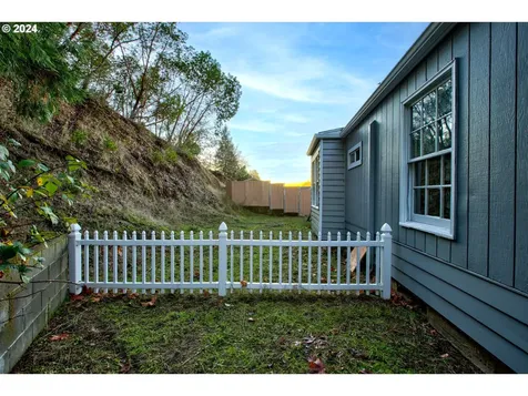 1329 NE Brooklyn Avenue Roseburg OR 97470