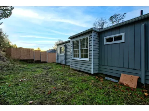 1329 NE Brooklyn Avenue Roseburg OR 97470