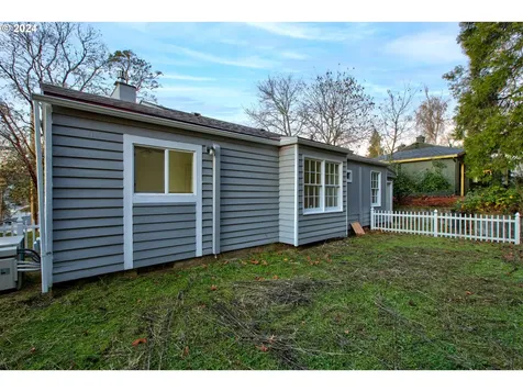 1329 NE Brooklyn Avenue Roseburg OR 97470