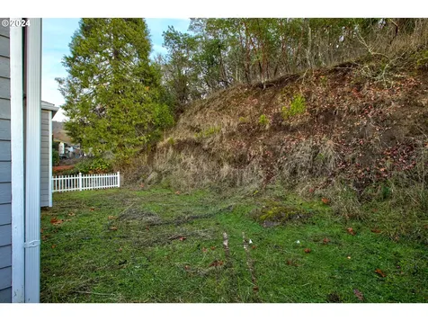 1329 NE Brooklyn Avenue Roseburg OR 97470