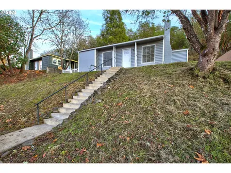 1329 NE Brooklyn Avenue Roseburg OR 97470