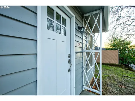 1329 NE Brooklyn Avenue Roseburg OR 97470