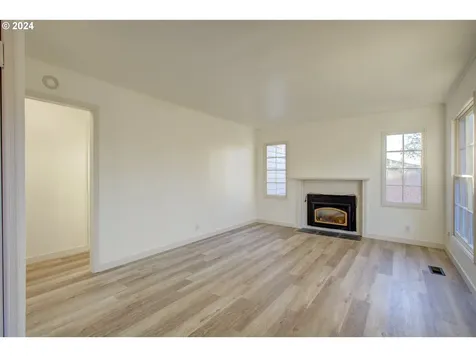 1329 NE Brooklyn Avenue Roseburg OR 97470