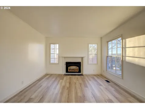 1329 NE Brooklyn Avenue Roseburg OR 97470
