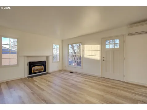 1329 NE Brooklyn Avenue Roseburg OR 97470