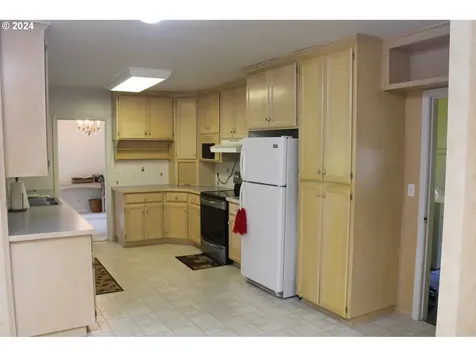 7250 SW Sylvan Court Portland OR 97225