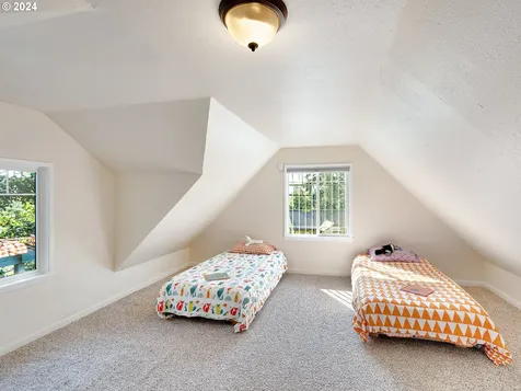 4611 Se Malden Drive Portland OR 97206