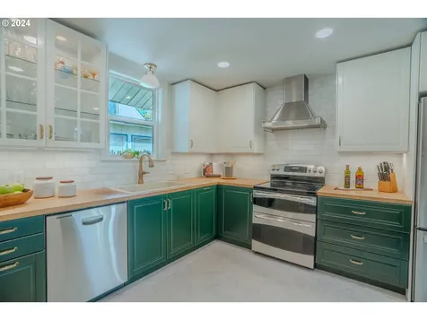 6949 Ne Stanton Street Portland OR 97213