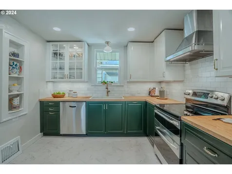 6949 Ne Stanton Street Portland OR 97213