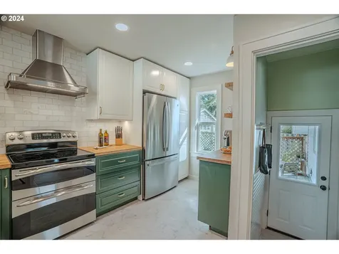 6949 Ne Stanton Street Portland OR 97213