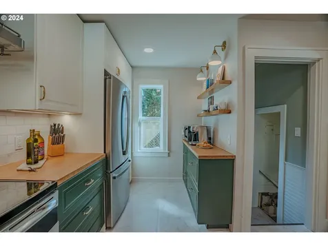 6949 Ne Stanton Street Portland OR 97213