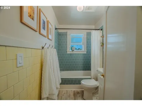 6949 Ne Stanton Street Portland OR 97213