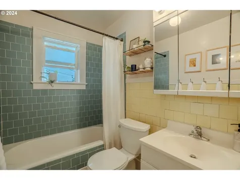 6949 Ne Stanton Street Portland OR 97213