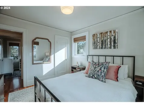 6949 Ne Stanton Street Portland OR 97213