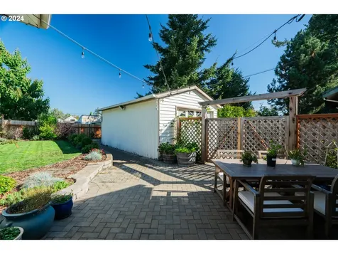 6949 Ne Stanton Street Portland OR 97213