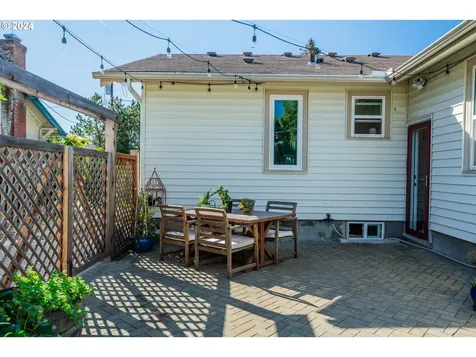 6949 Ne Stanton Street Portland OR 97213