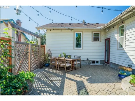 6949 Ne Stanton Street Portland OR 97213