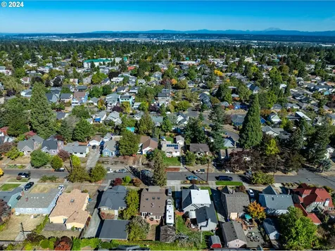 6949 Ne Stanton Street Portland OR 97213