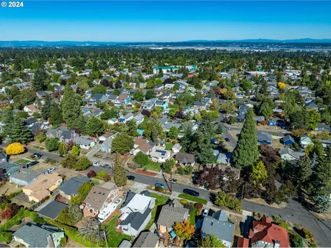 6949 Ne Stanton Street Portland OR 97213