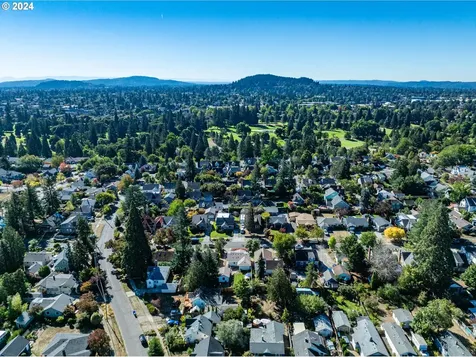 6949 Ne Stanton Street Portland OR 97213