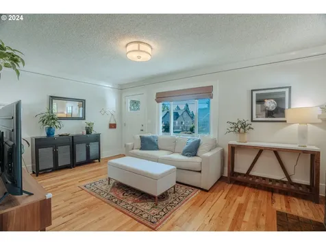 6949 Ne Stanton Street Portland OR 97213