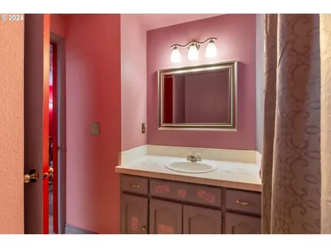 14204 NE Piper Road Vancouver WA 98684