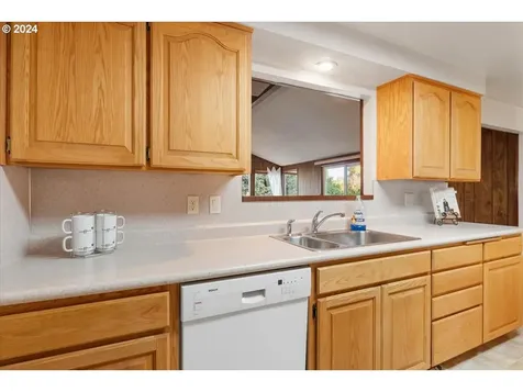 2743 Tulip Street Eugene OR 97408
