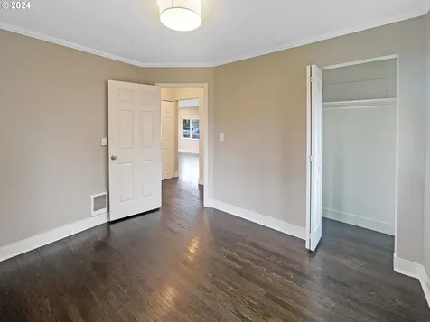 6925 SE 86th Avenue Portland OR 97266