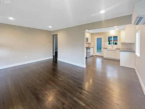 6925 SE 86th Avenue Portland OR 97266