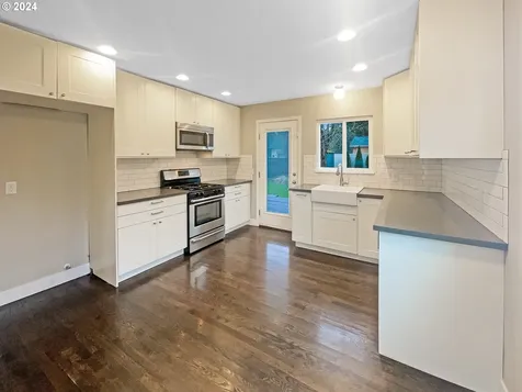 6925 SE 86th Avenue Portland OR 97266