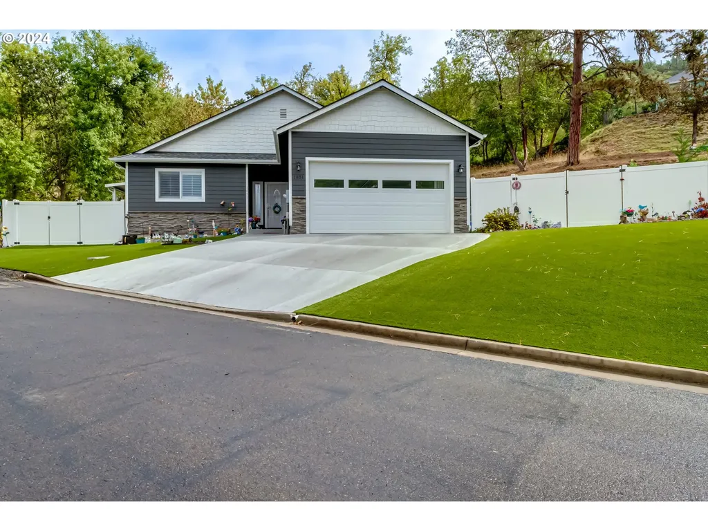 1851 NE Alameda Avenue Roseburg OR 97470