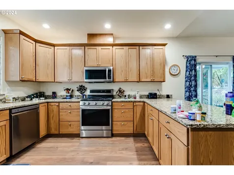 1851 NE Alameda Avenue Roseburg OR 97470
