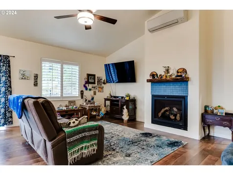 1851 NE Alameda Avenue Roseburg OR 97470