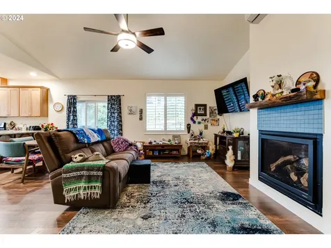 1851 NE Alameda Avenue Roseburg OR 97470