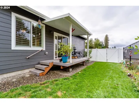 1851 NE Alameda Avenue Roseburg OR 97470