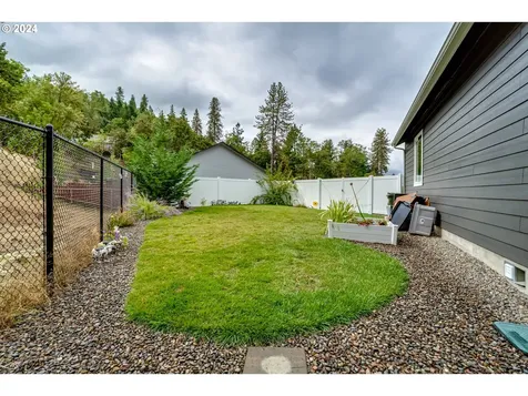 1851 NE Alameda Avenue Roseburg OR 97470