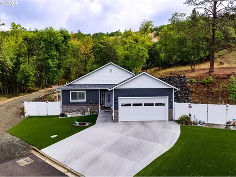 1851 NE Alameda Avenue Roseburg OR 97470