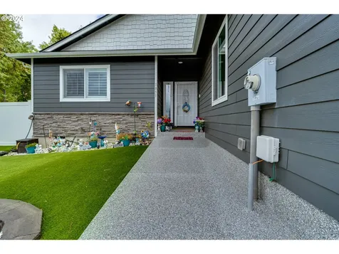1851 NE Alameda Avenue Roseburg OR 97470