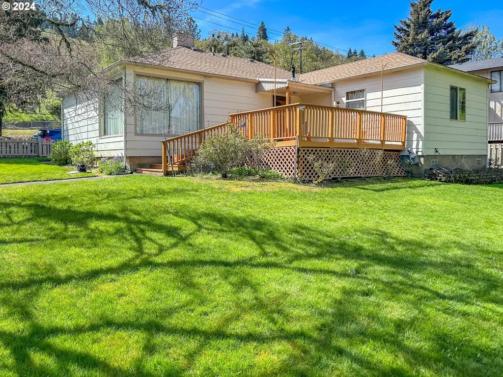 1695 SE Ivy Drive Roseburg OR 97470